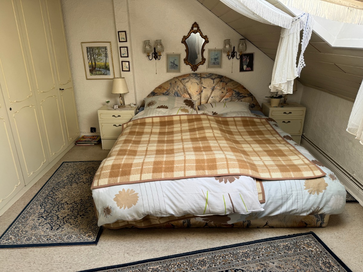 Schlafzimmer (DG)