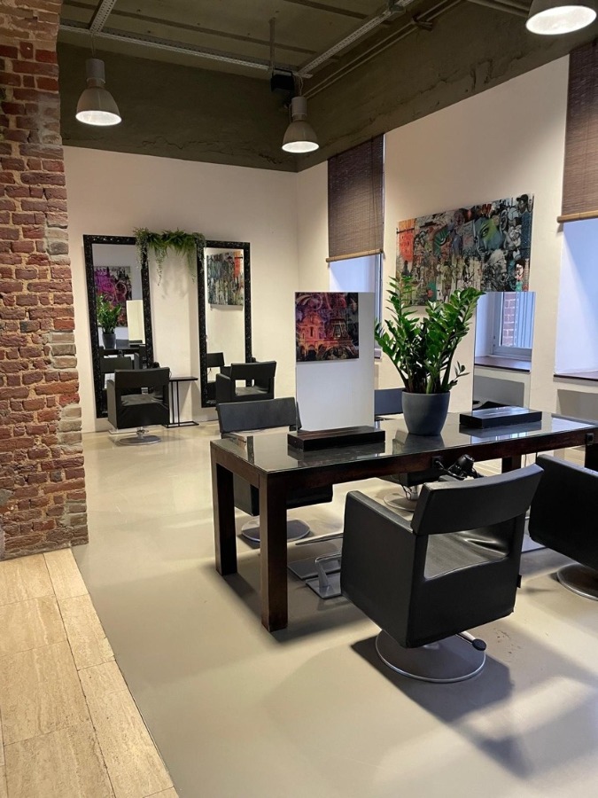 Friseursalon im Erdgeschoss