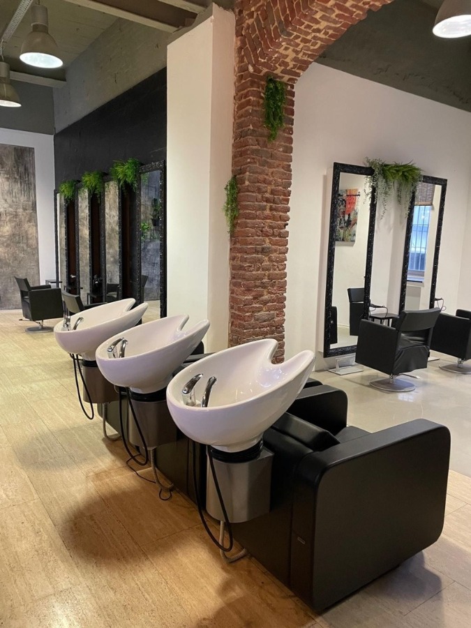 Friseursalon im Erdgeschoss