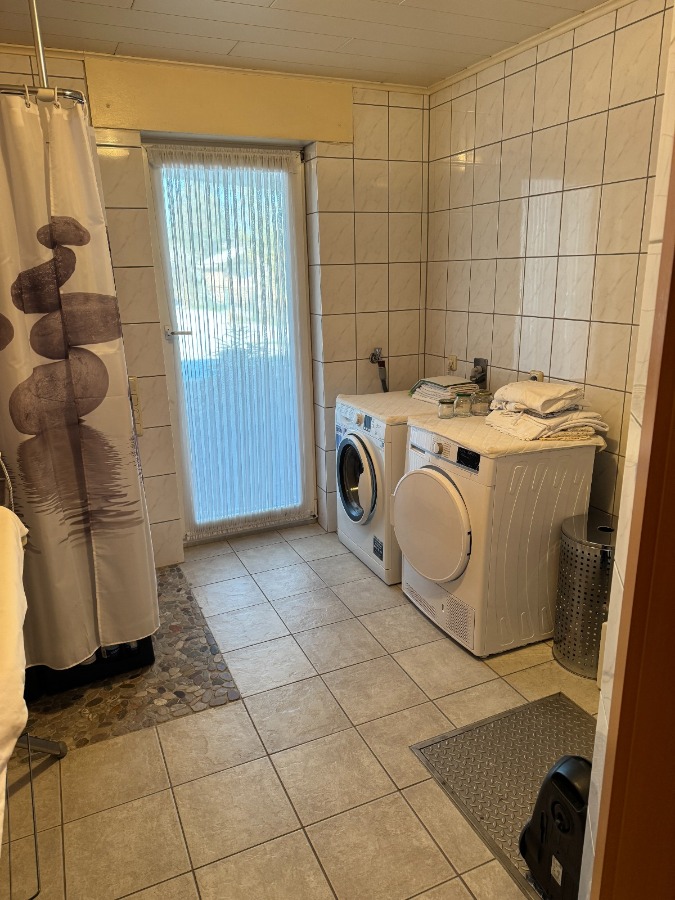 Waschküche mit Dusche