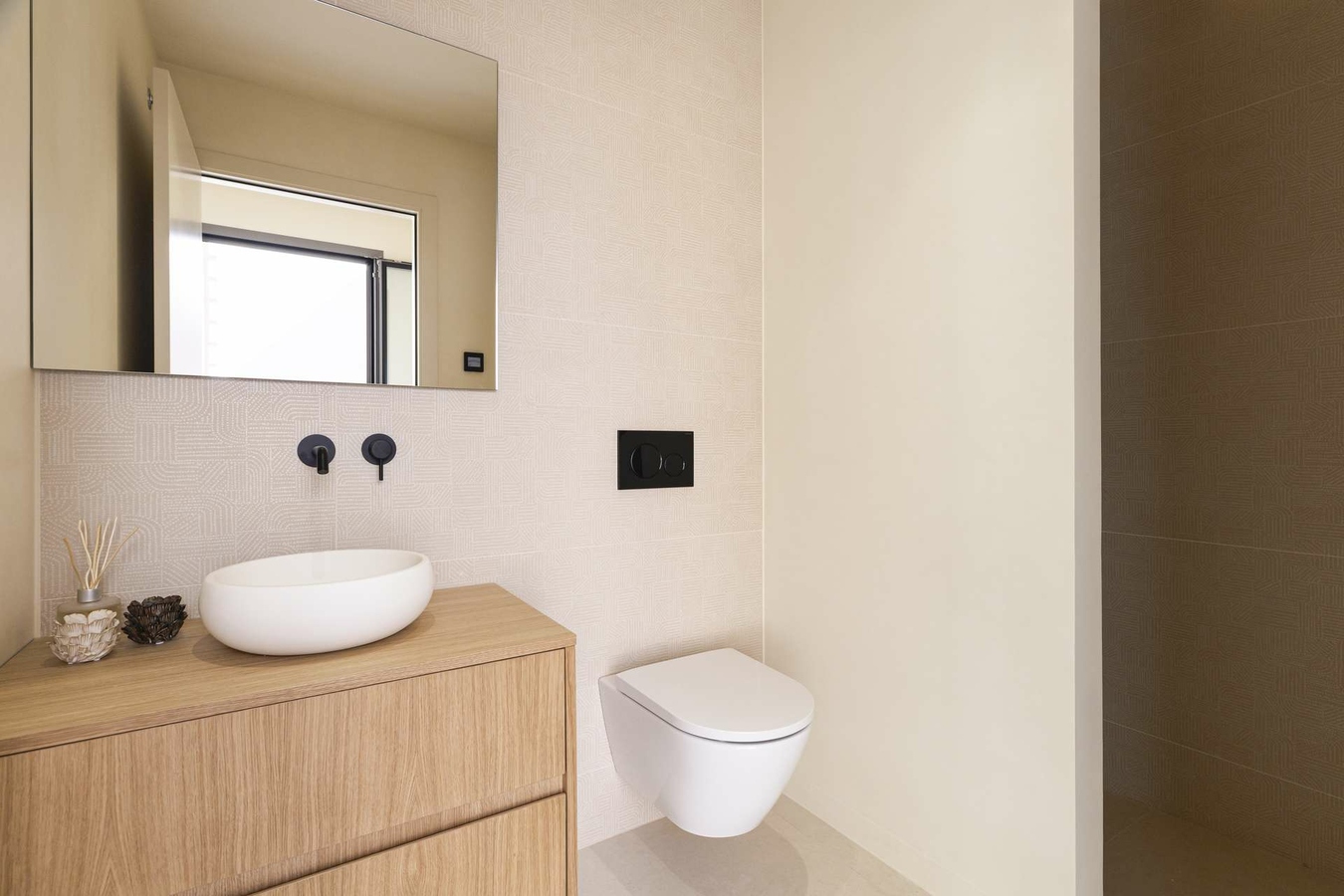 Las_Colinas_Lima_Real_Estate_Baño_Arriba_1