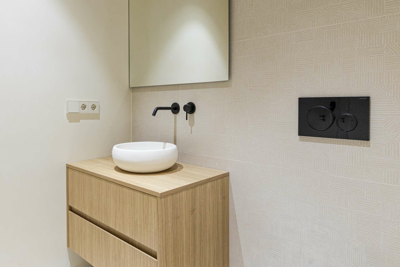 Las_Colinas_Lima_Real_Estate_Baño_Arriba_3