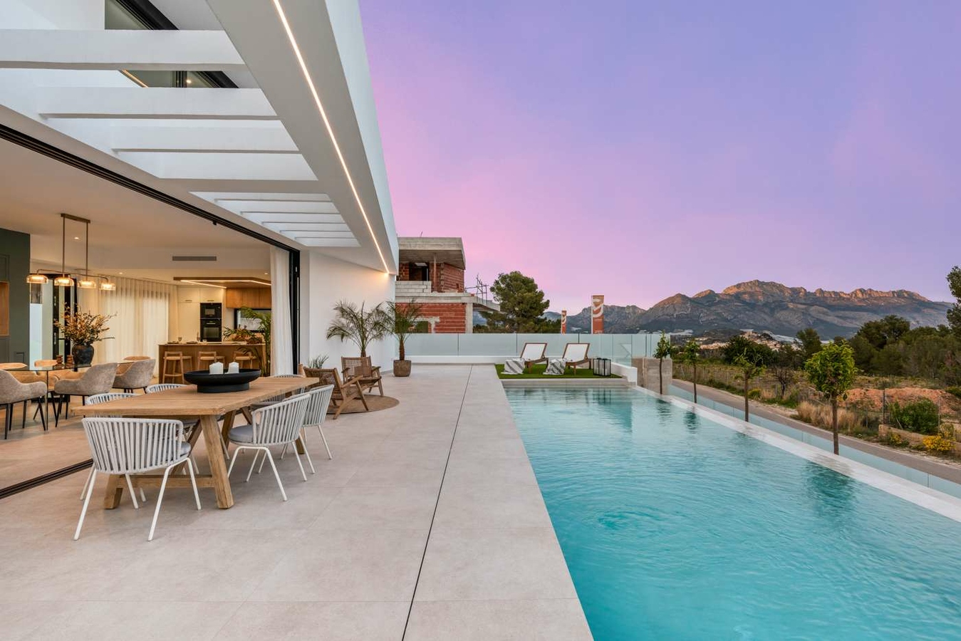 52 Venecia V BC - Terraza planta baja de noche (1)