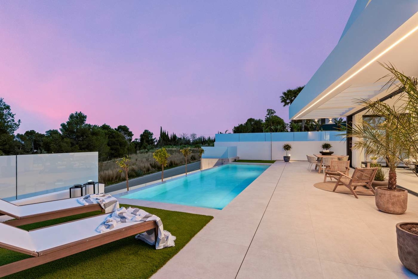 58 Venecia V BC - Terraza planta baja de noche (6)