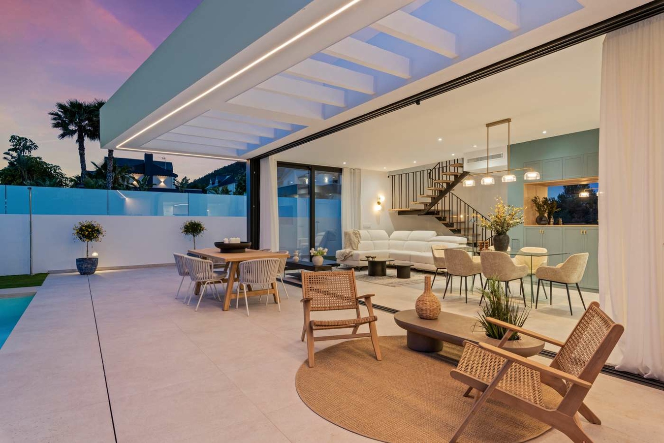 60 Venecia V BC - Terraza planta baja de noche (8)