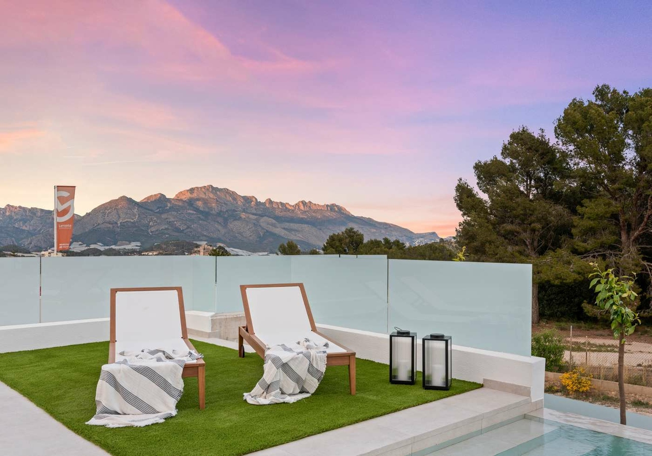 61 Venecia V BC - Terraza planta baja de noche (9)