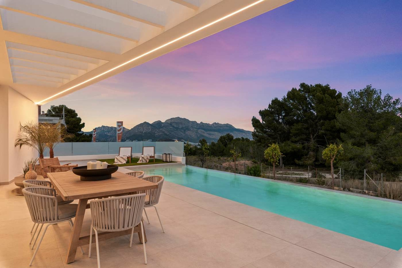 53 Venecia V BC - Terraza planta baja de noche (2)