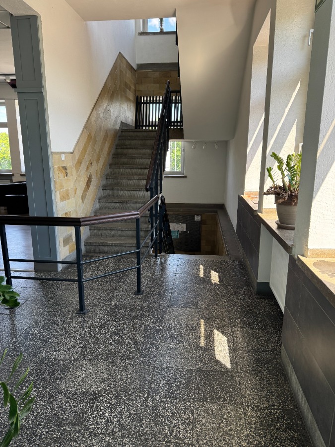 Flur mit Treppenhaus im 1. Obergeschoss
