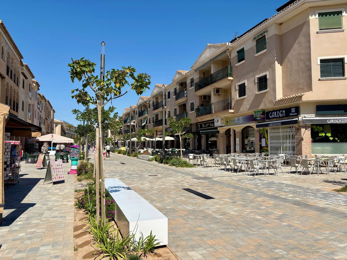 Rio Nalon shops, bars and restaurants