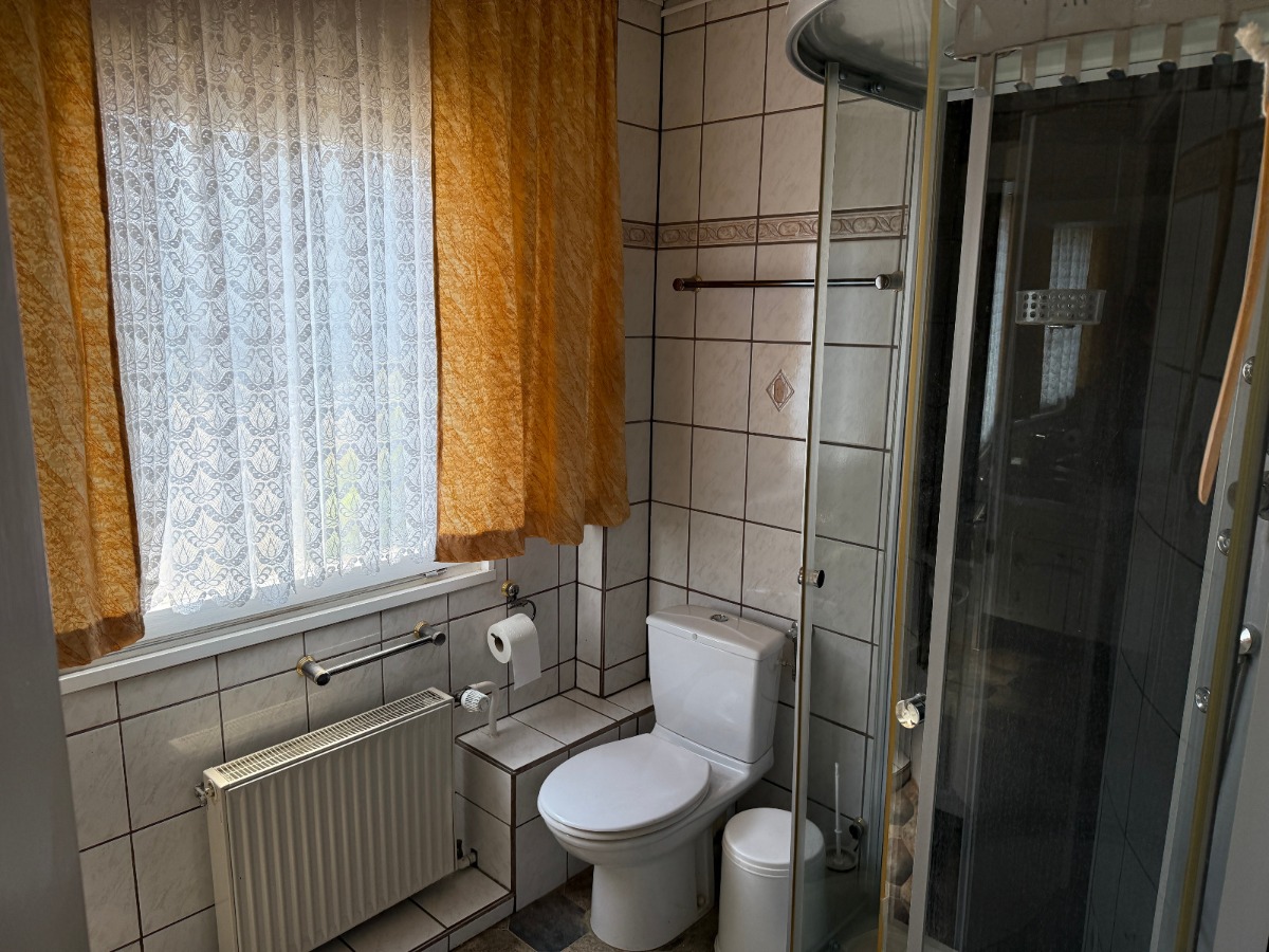 Bad mit Dusche EG