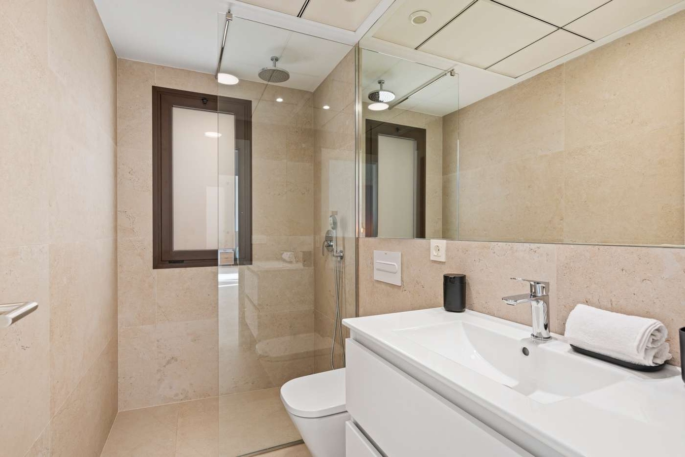 baja SERENA_BREEZE_1_Int-Baño-01