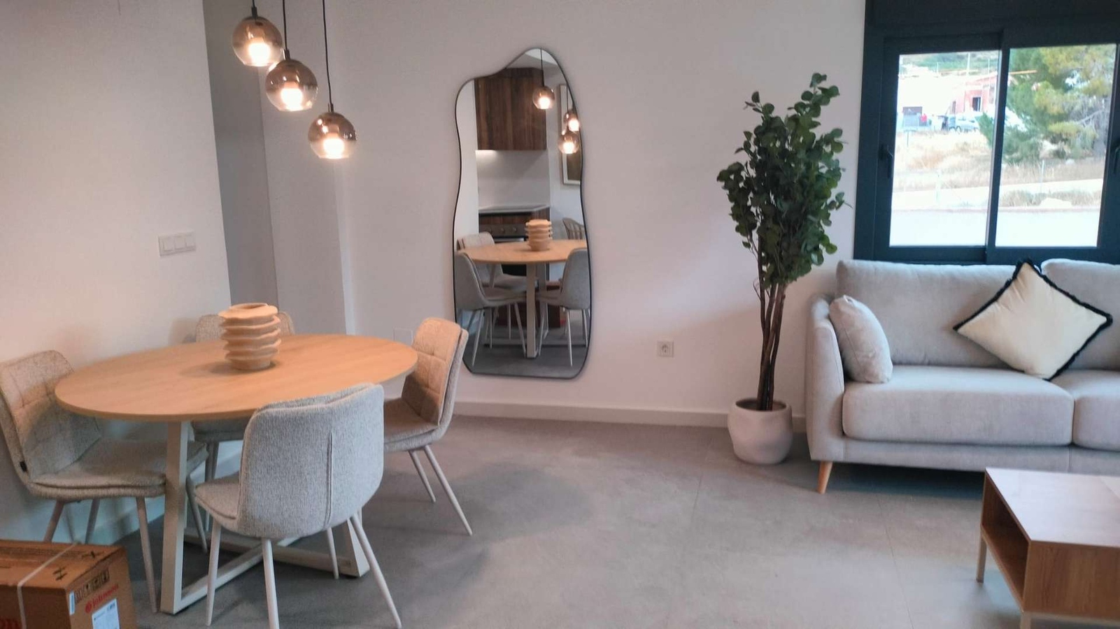 Dining area 1