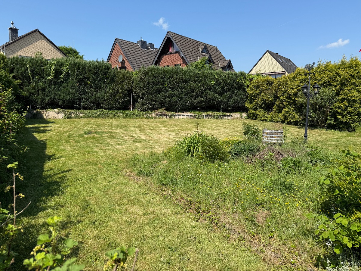 Garten mit Baugrundstück