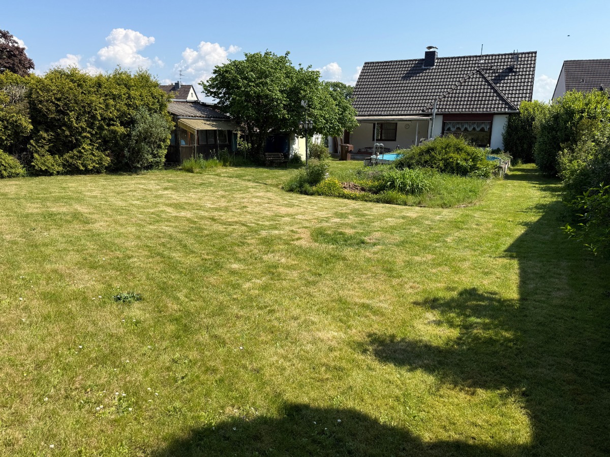 Garten mit Baugrundstück