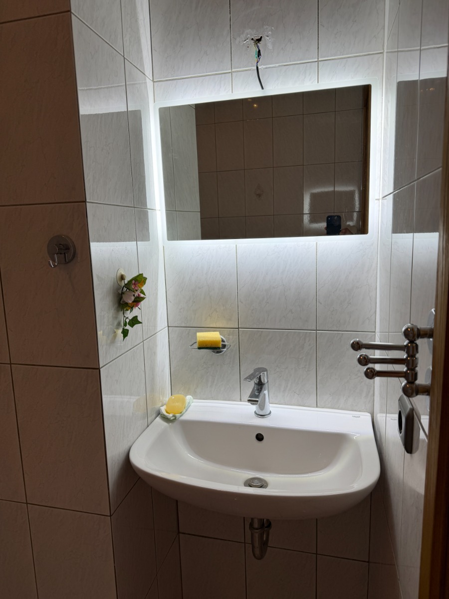 Bad mit Wanne DG