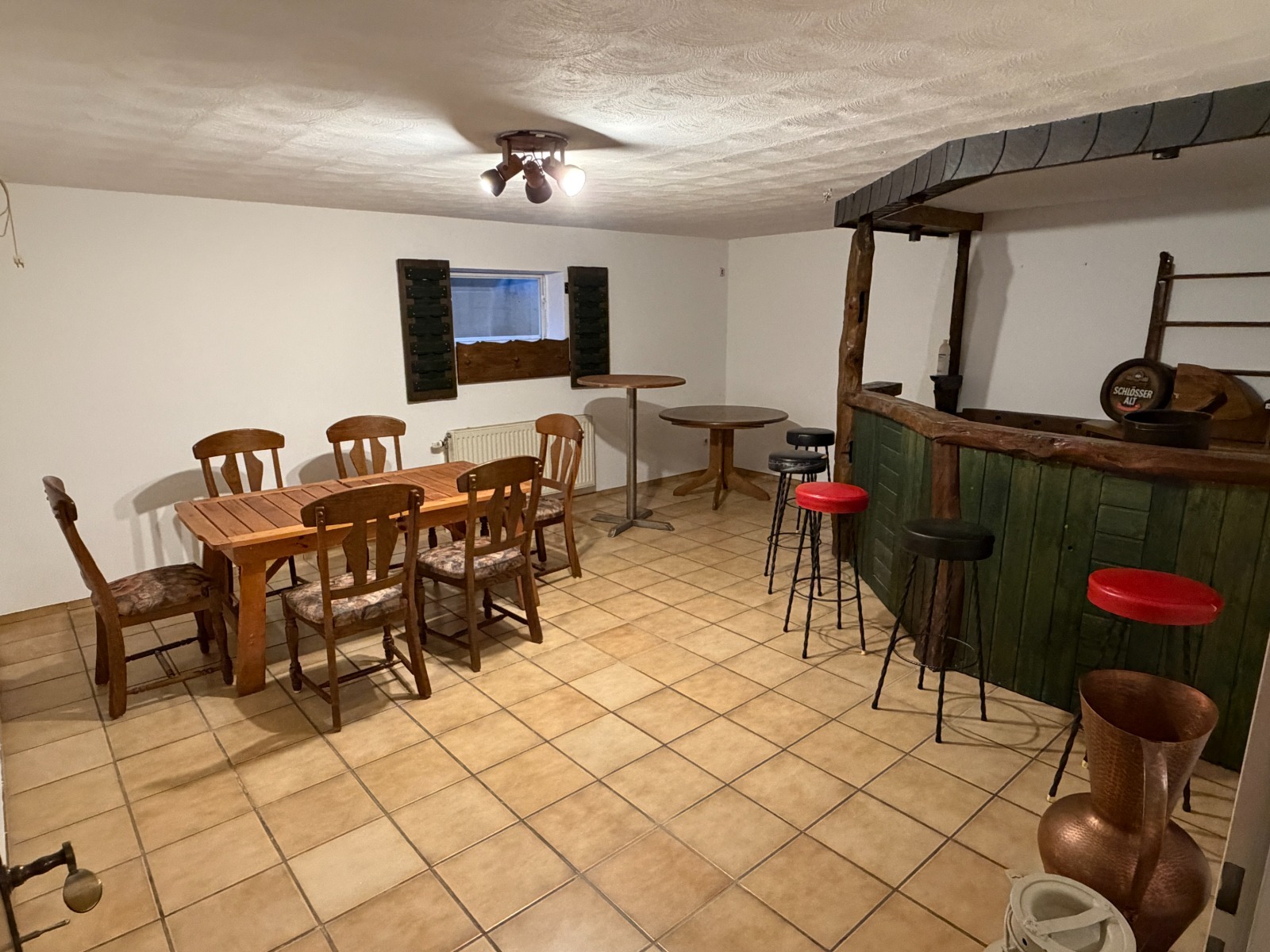 Kellerraum mit Bar